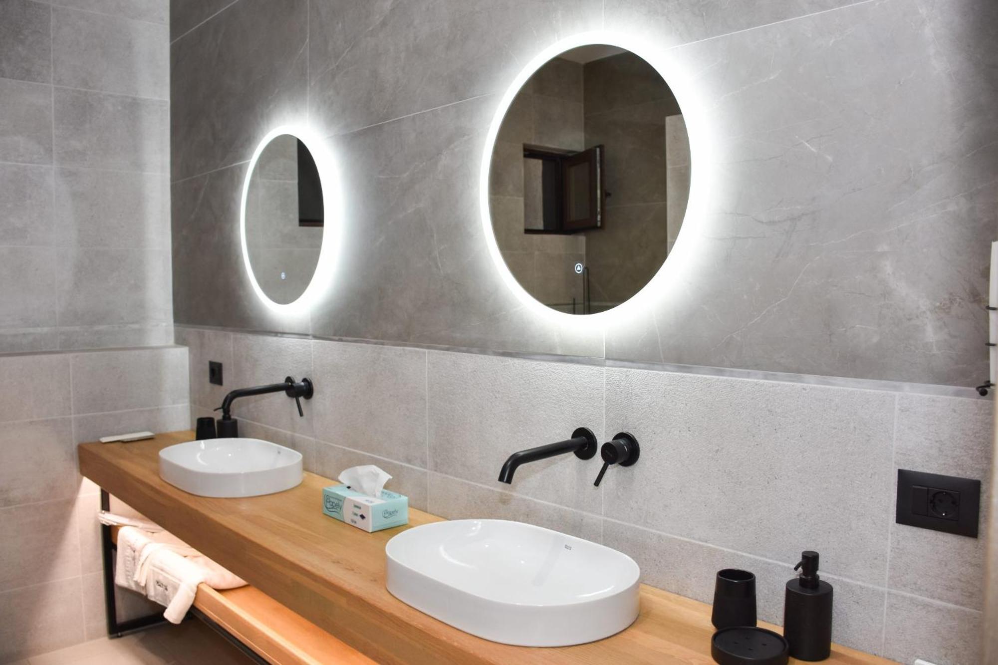 Hotel Curtea Veche Curtea de Argeş Zewnętrze zdjęcie