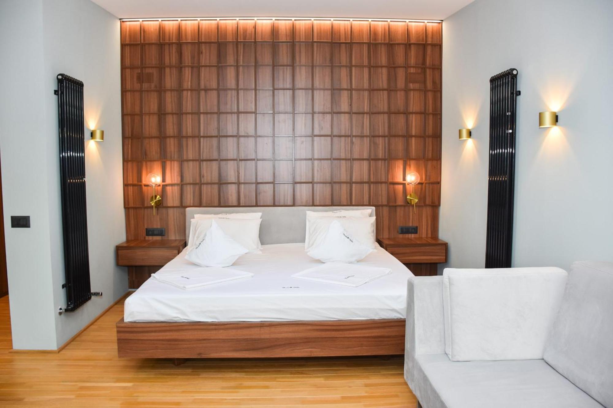 Hotel Curtea Veche Curtea de Argeş Zewnętrze zdjęcie
