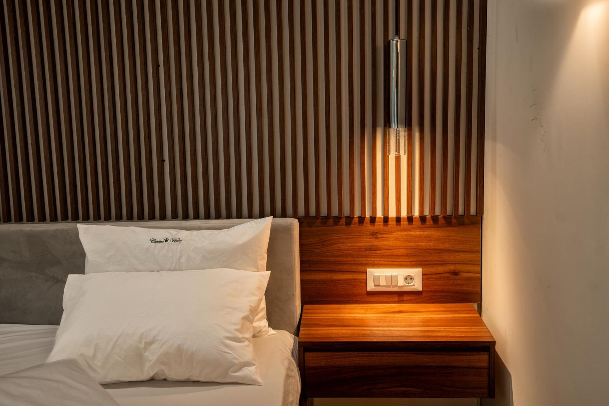 Hotel Curtea Veche Curtea de Argeş Zewnętrze zdjęcie