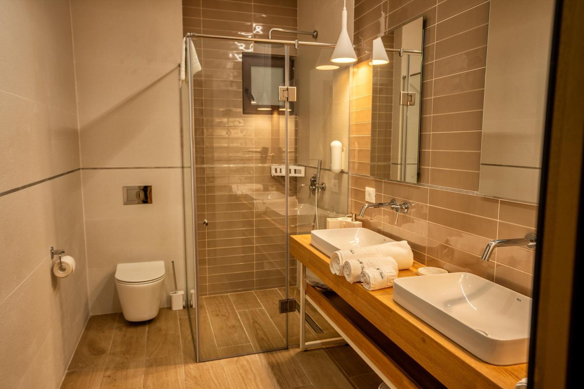 Hotel Curtea Veche Curtea de Argeş Zewnętrze zdjęcie