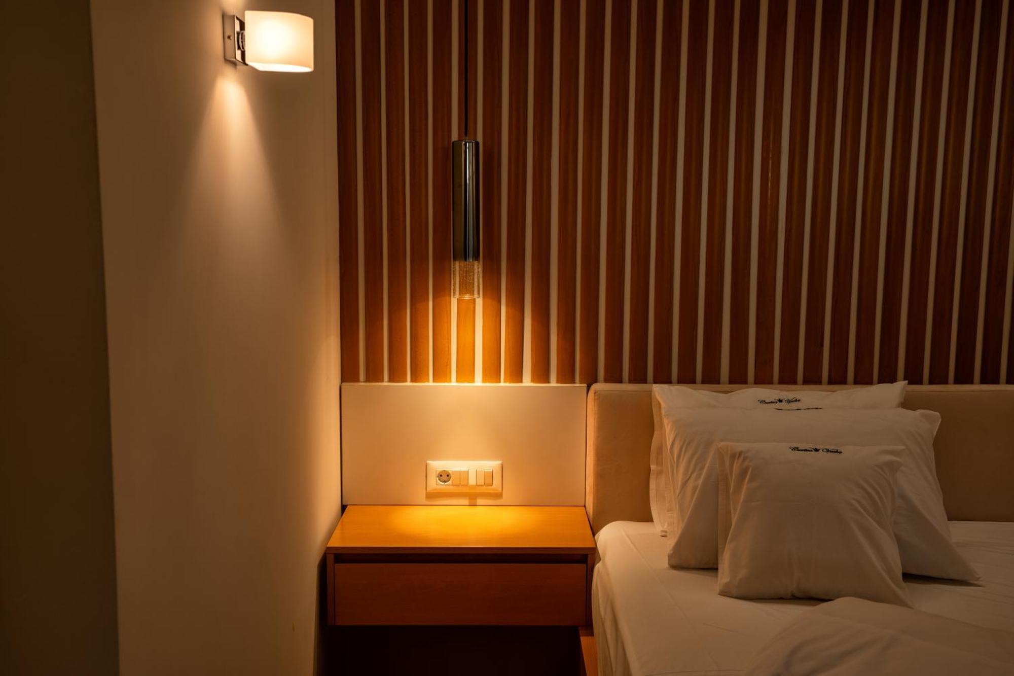 Hotel Curtea Veche Curtea de Argeş Zewnętrze zdjęcie