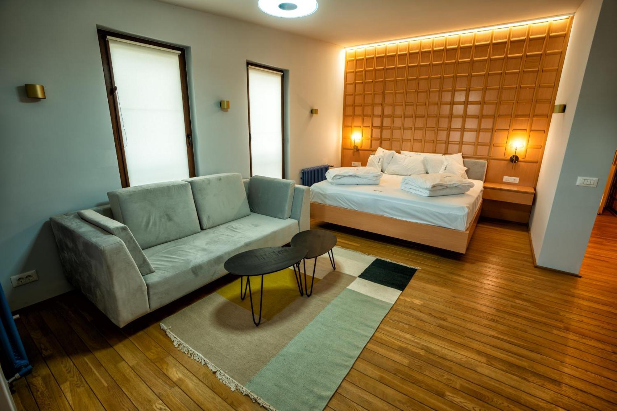 Hotel Curtea Veche Curtea de Argeş Zewnętrze zdjęcie