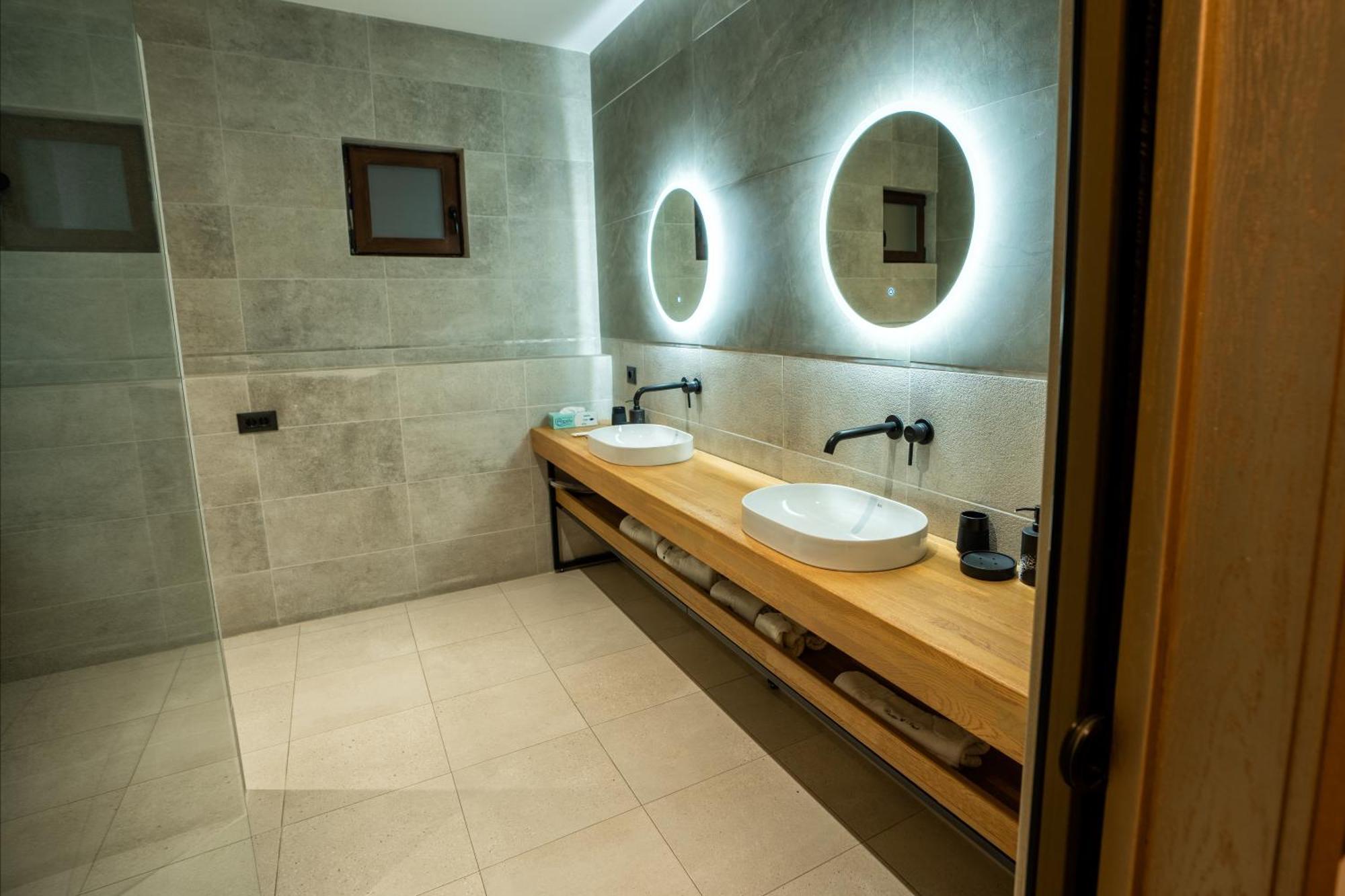 Hotel Curtea Veche Curtea de Argeş Zewnętrze zdjęcie