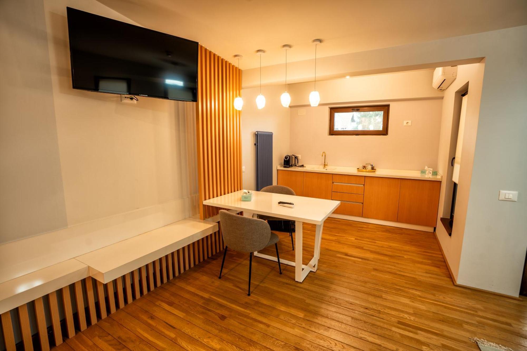 Hotel Curtea Veche Curtea de Argeş Zewnętrze zdjęcie